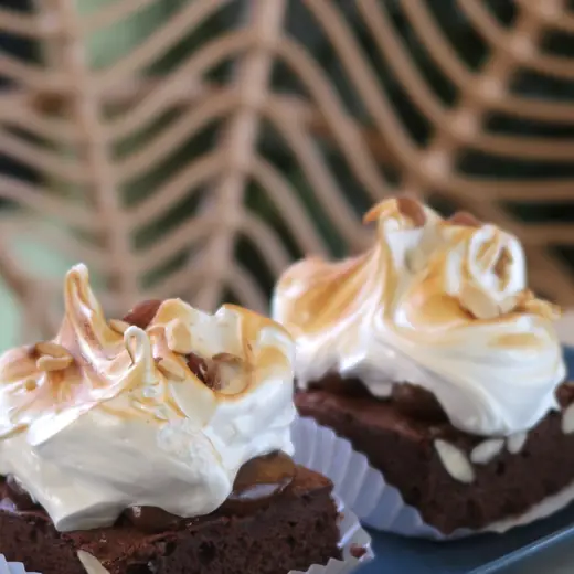 Brownie con merengue tostado